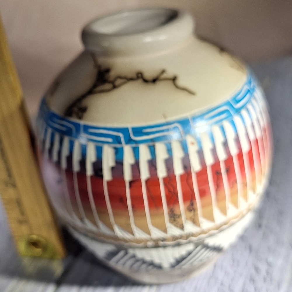 Native American Navajo Horsehair Signed Etched Pottery Vase Blue/Red/White - Picture 4 of 12